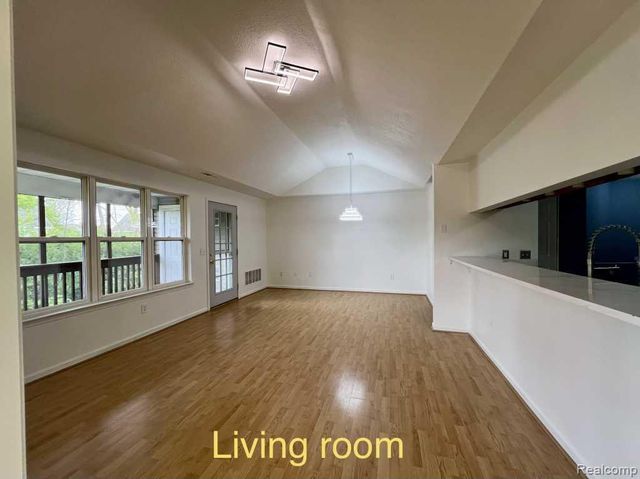 1245 Heatherwood Lane, Ann Arbor, MI 48108