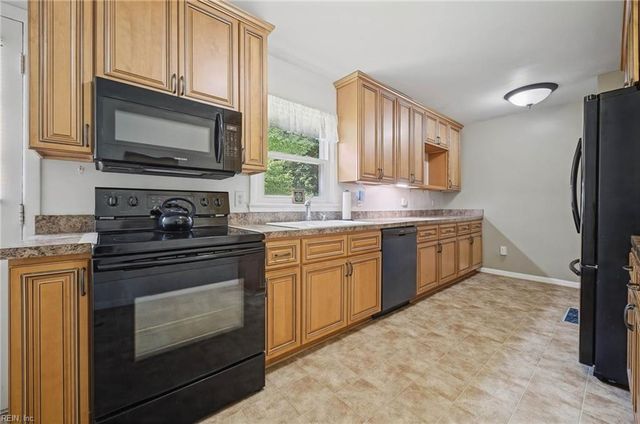 116 Greenland DR, Yorktown, VA 23693