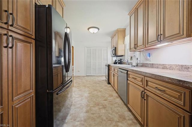 116 Greenland DR, Yorktown, VA 23693
