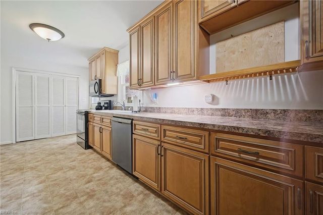 116 Greenland DR, Yorktown, VA 23693