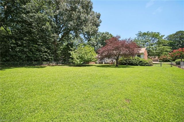116 Greenland DR, Yorktown, VA 23693