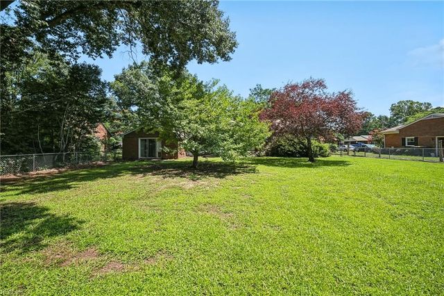 116 Greenland DR, Yorktown, VA 23693