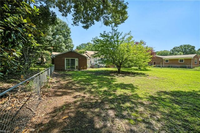 116 Greenland DR, Yorktown, VA 23693