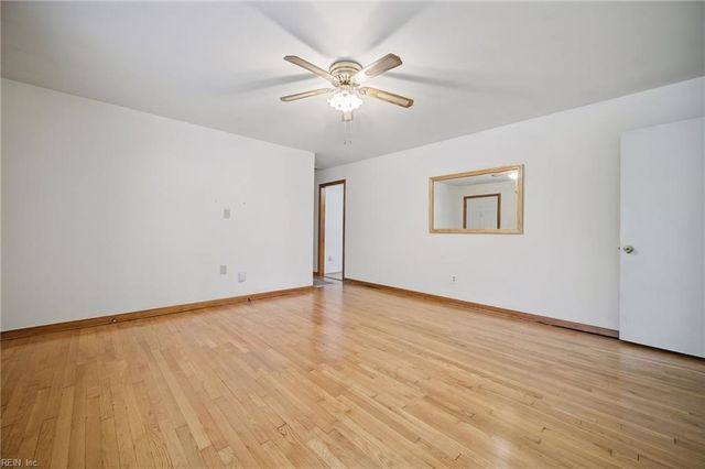 116 Greenland DR, Yorktown, VA 23693