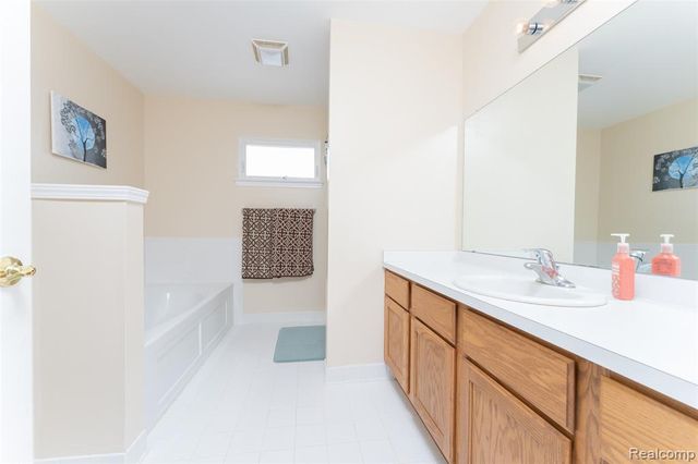 2686 Magnolia Garden Drive, Howell, MI 48843