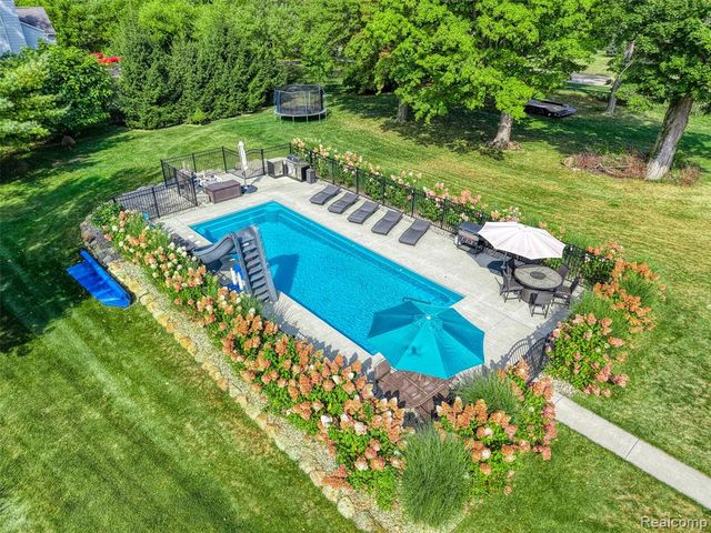 2686 Magnolia Garden Drive, Howell, MI 48843