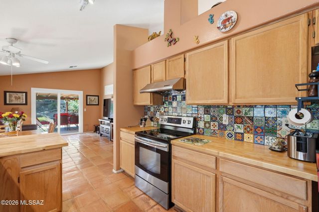 10660 E Channelside Drive, Tucson, AZ 85748