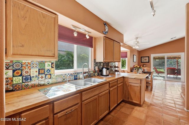 10660 E Channelside Drive, Tucson, AZ 85748