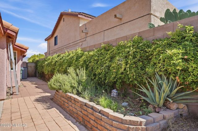 10660 E Channelside Drive, Tucson, AZ 85748