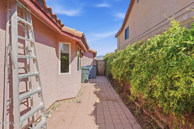 10660 E Channelside Drive, Tucson, AZ 85748
