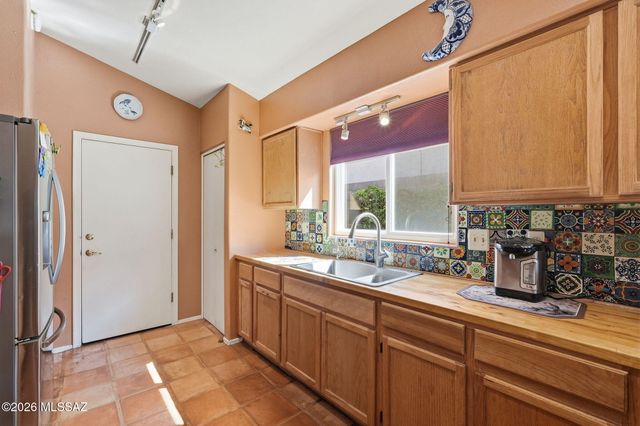 10660 E Channelside Drive, Tucson, AZ 85748