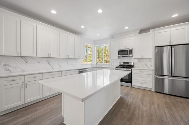 1185 Orange Blossom Drive, Klamath Falls, OR 97601