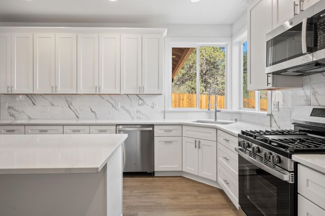 1185 Orange Blossom Drive, Klamath Falls, OR 97601