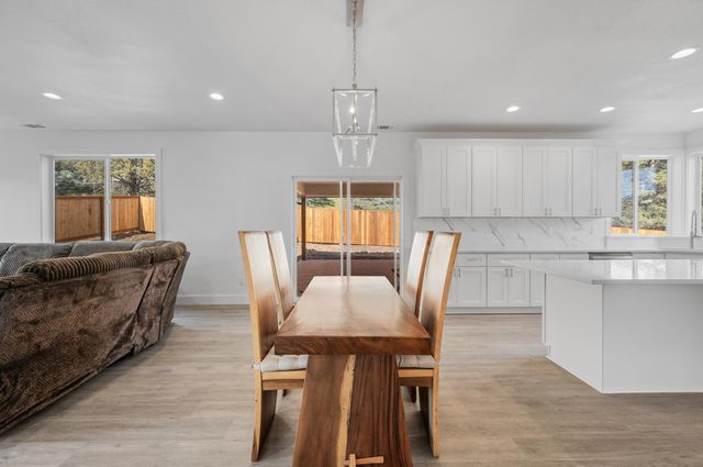 1185 Orange Blossom Drive, Klamath Falls, OR 97601