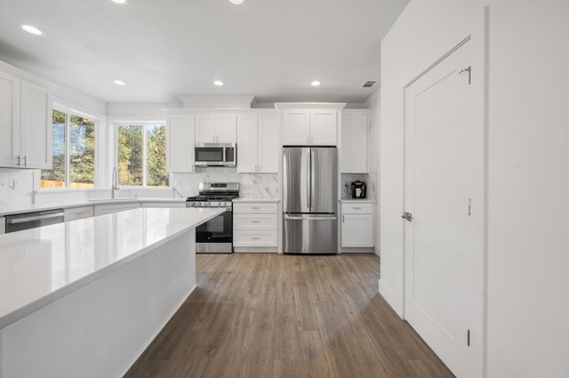 1185 Orange Blossom Drive, Klamath Falls, OR 97601