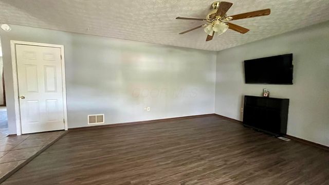2042 Westbranch Road, Grove City, OH 43123