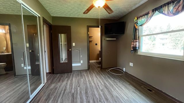 2042 Westbranch Road, Grove City, OH 43123