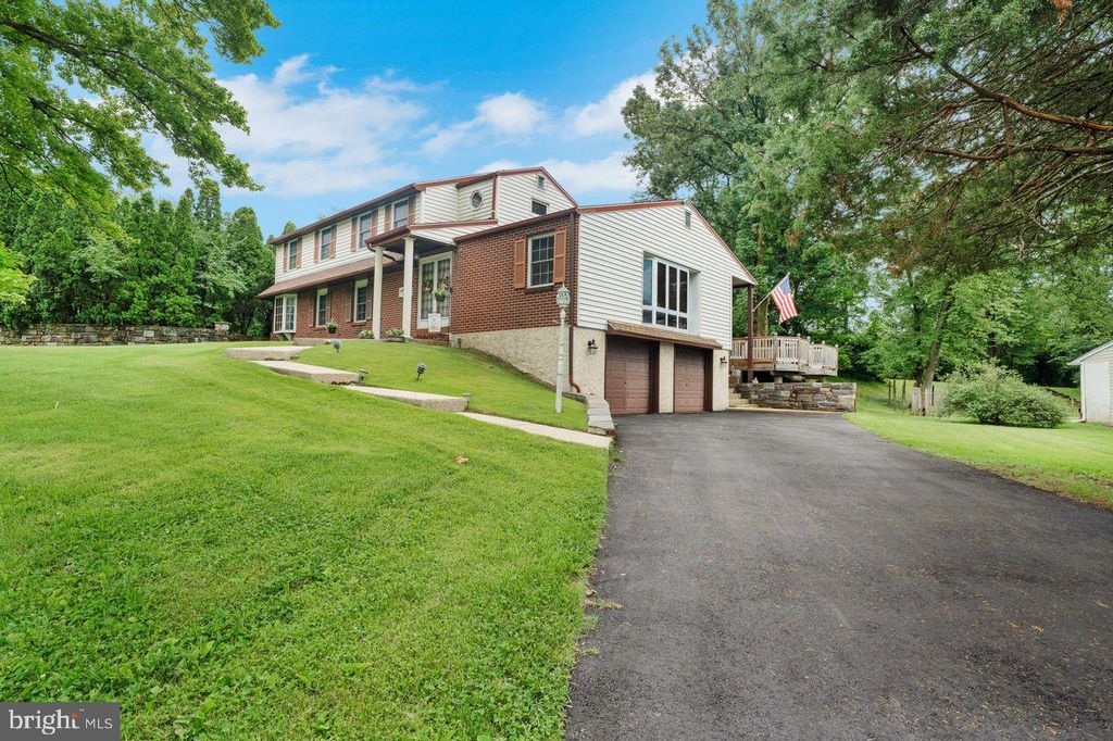 4060 HILLSIDE RD, Lafayette Hill, PA 19444