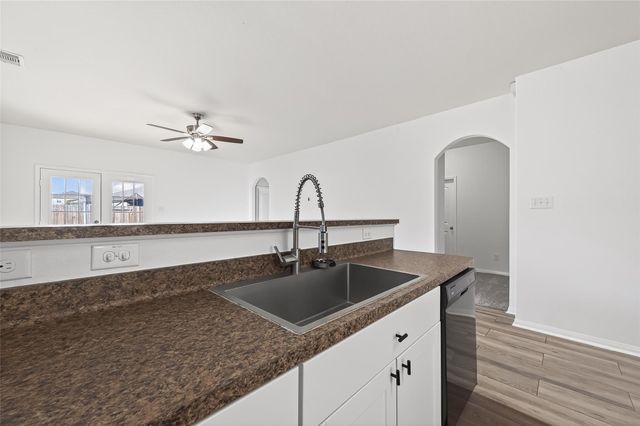 995 Lake View Circle W, Brookshire, TX 77423