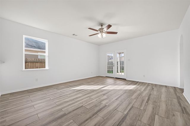 995 Lake View Circle W, Brookshire, TX 77423