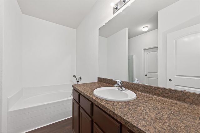 995 Lake View Circle W, Brookshire, TX 77423