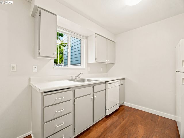 47 EAGLE CREST Dr 40, Lake Oswego, OR 97035