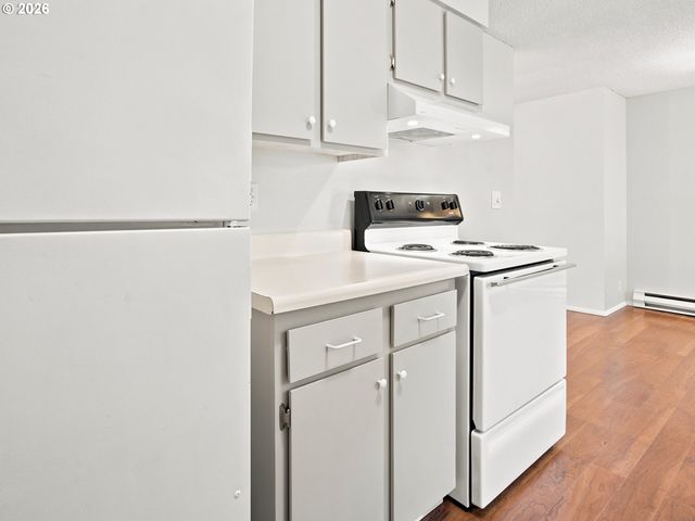 47 EAGLE CREST Dr 40, Lake Oswego, OR 97035