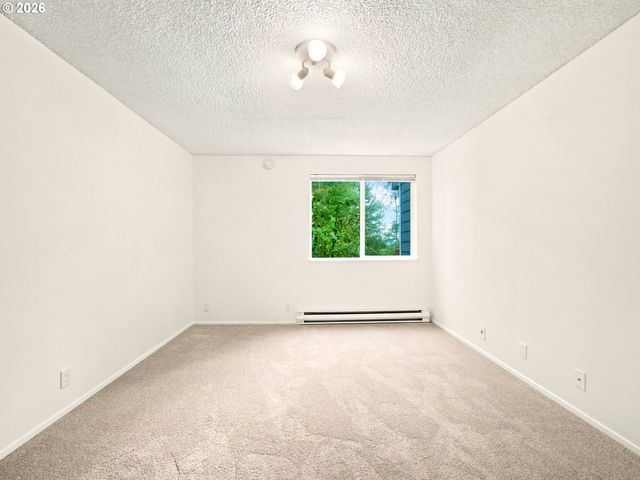 47 EAGLE CREST Dr 40, Lake Oswego, OR 97035