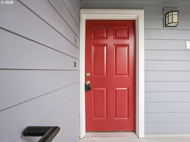 47 EAGLE CREST Dr 40, Lake Oswego, OR 97035