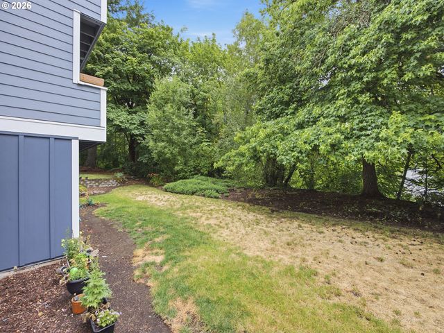 47 EAGLE CREST Dr 40, Lake Oswego, OR 97035