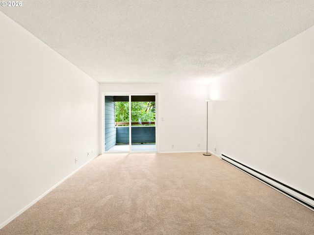 47 EAGLE CREST Dr 40, Lake Oswego, OR 97035