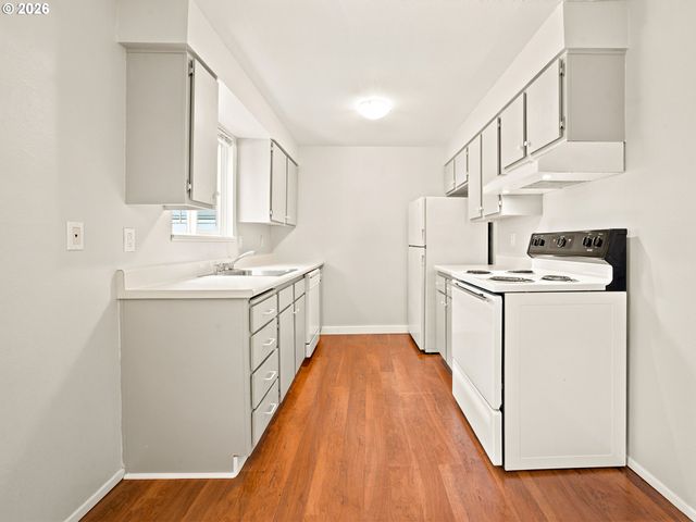 47 EAGLE CREST Dr 40, Lake Oswego, OR 97035