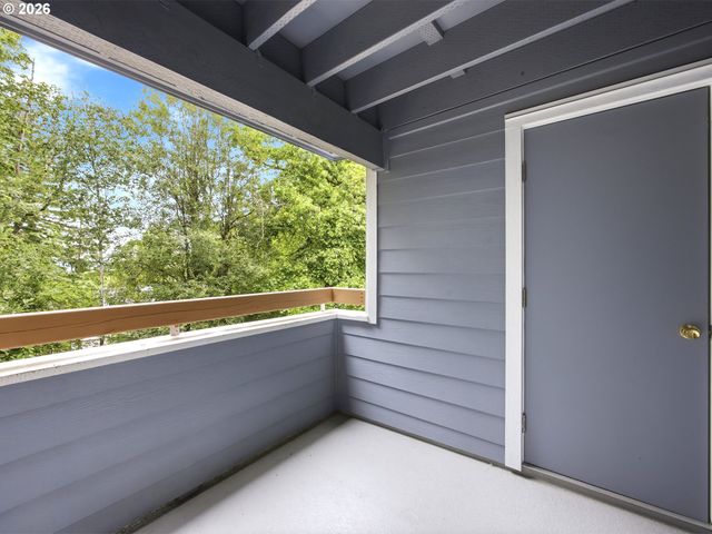 47 EAGLE CREST Dr 40, Lake Oswego, OR 97035