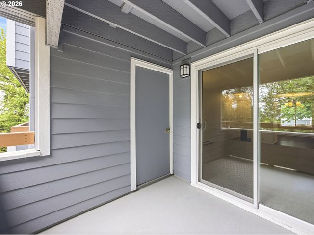47 EAGLE CREST Dr 40, Lake Oswego, OR 97035