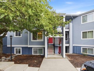 47 EAGLE CREST Dr 40, Lake Oswego, OR 97035