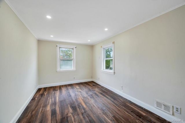 15 Farm Lane, Hicksville, NY 11801