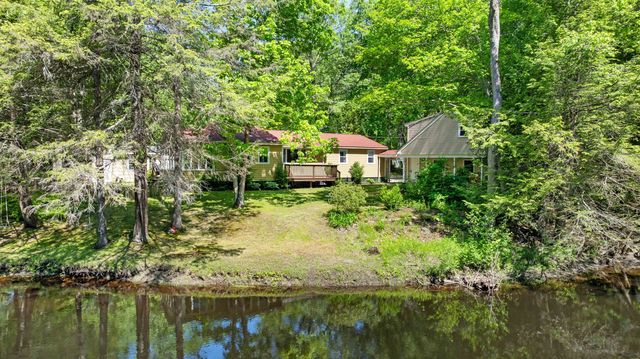 18 Owl Lane, Lee, NH 03861