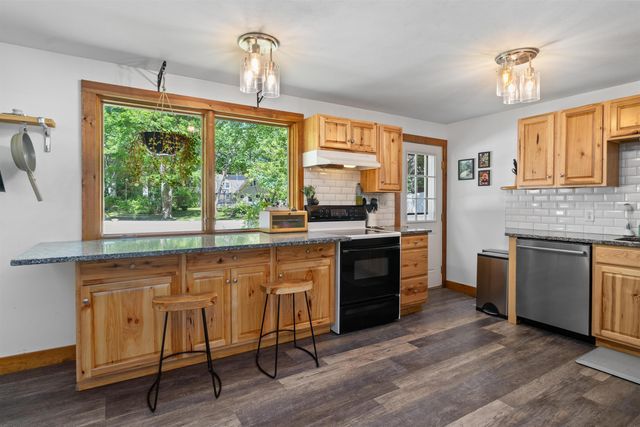 18 Owl Lane, Lee, NH 03861