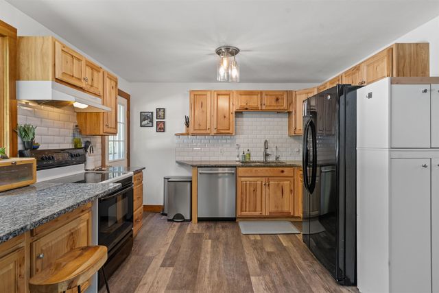 18 Owl Lane, Lee, NH 03861