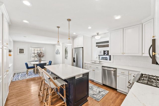 4400 N Wildwood AVENUE, Shorewood, WI 53211