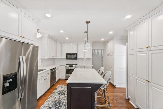 4400 N Wildwood AVENUE, Shorewood, WI 53211