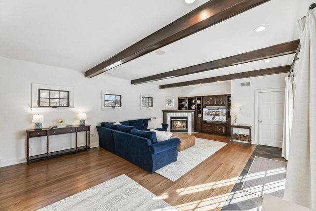 4400 N Wildwood AVENUE, Shorewood, WI 53211