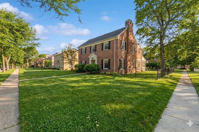 4400 N Wildwood AVENUE, Shorewood, WI 53211