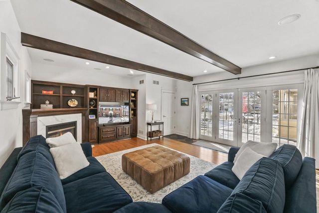 4400 N Wildwood AVENUE, Shorewood, WI 53211