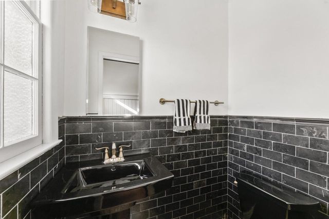 4400 N Wildwood AVENUE, Shorewood, WI 53211