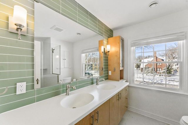 4400 N Wildwood AVENUE, Shorewood, WI 53211