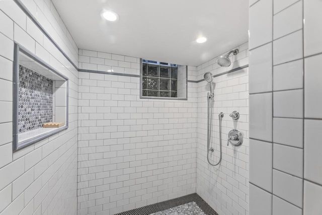 4400 N Wildwood AVENUE, Shorewood, WI 53211