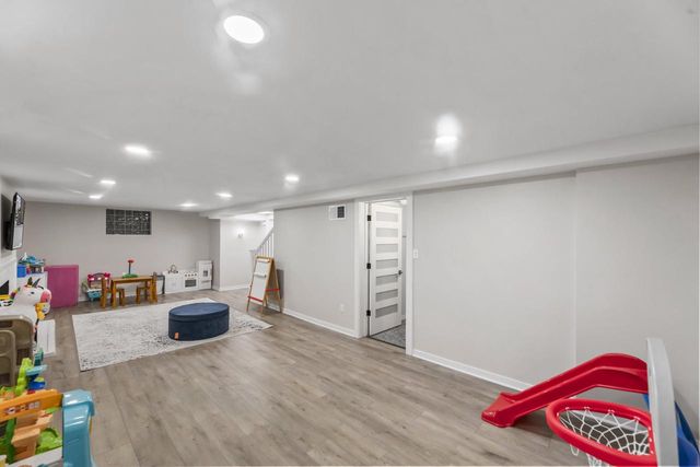 4400 N Wildwood AVENUE, Shorewood, WI 53211