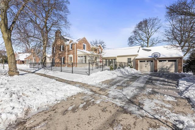 4400 N Wildwood AVENUE, Shorewood, WI 53211