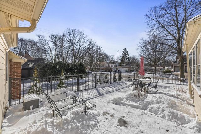 4400 N Wildwood AVENUE, Shorewood, WI 53211
